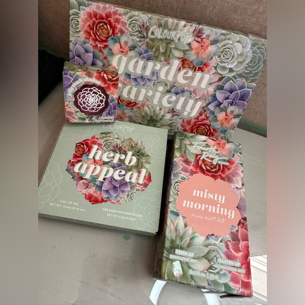 Colourpop bundles new in box not used